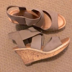 A.N.A. Wedge sandals